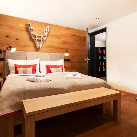 Sleeps 8 Pool Wifi Apartment *